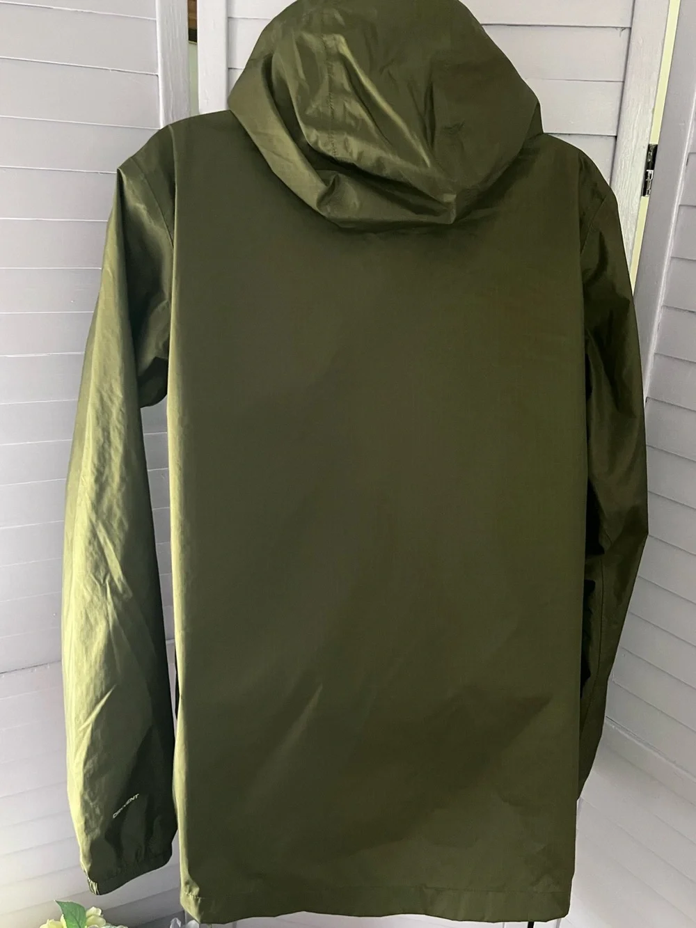 The North Face Olive Green Hooded Raincoat with Sleeve Logo Boys XL mesh lining